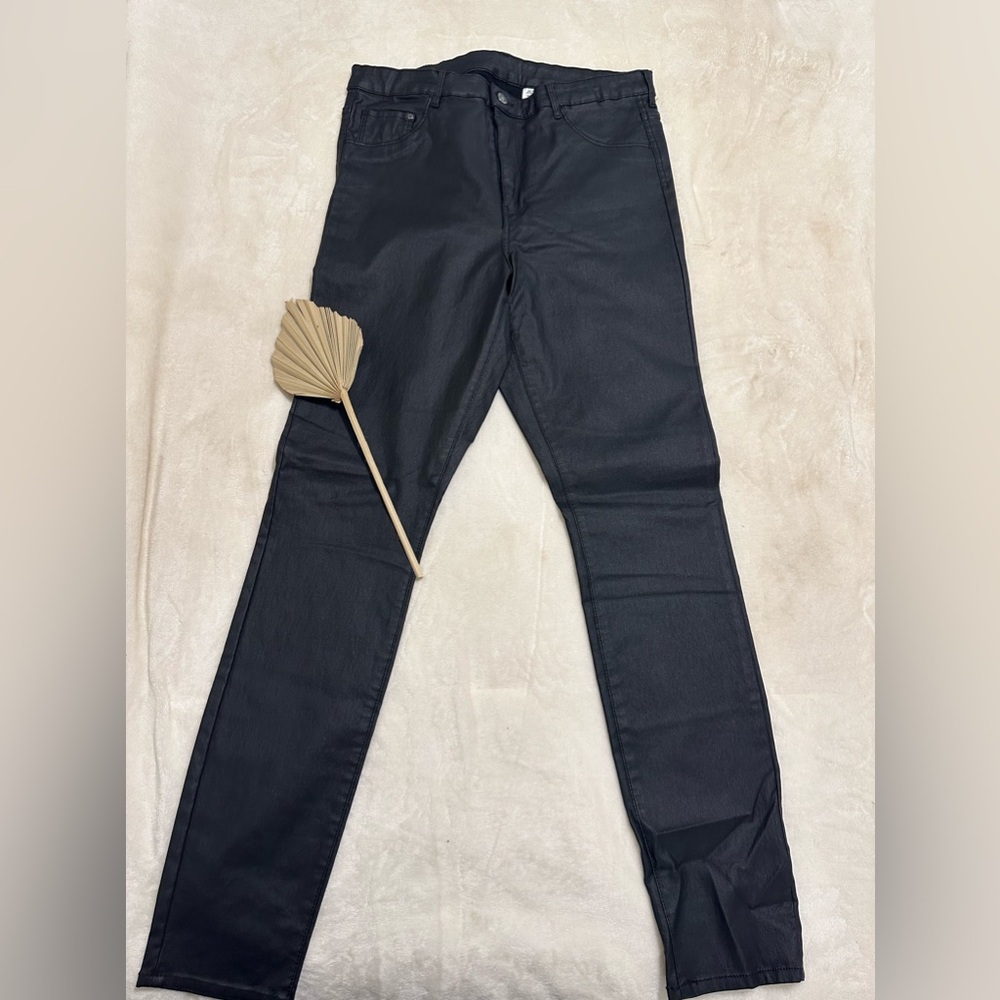 PLUS SIZE Black Stretchy Jeggings with Pockets